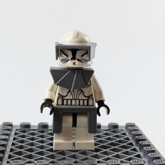Lego Clone Trooper Minifigure Star Wars Dark Gray Visor Pauldron & Kama Genuine - Picture 1 of 8